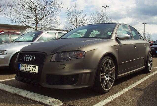 Audi RS4 Sedan