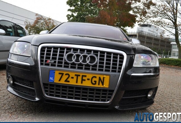 Audi S8 D3