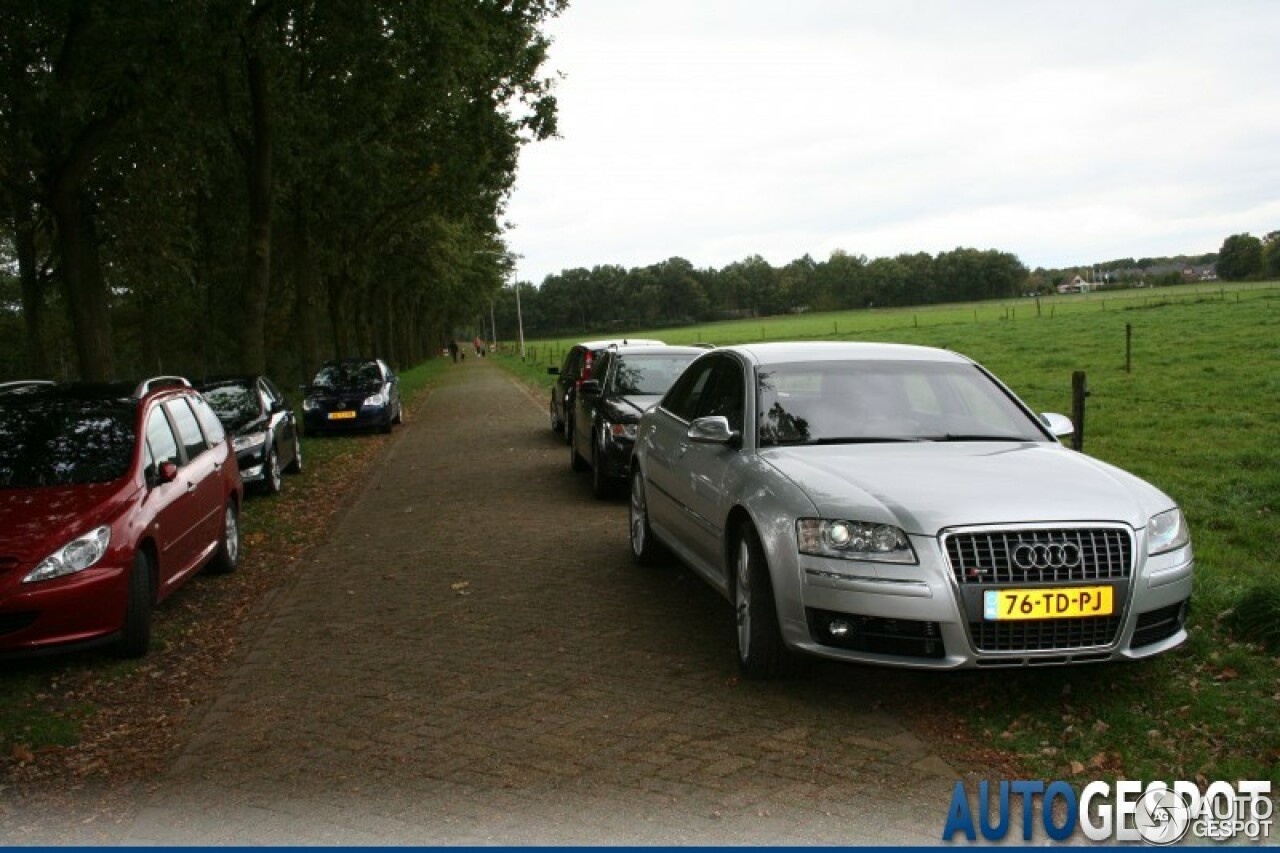 Audi S8 D3