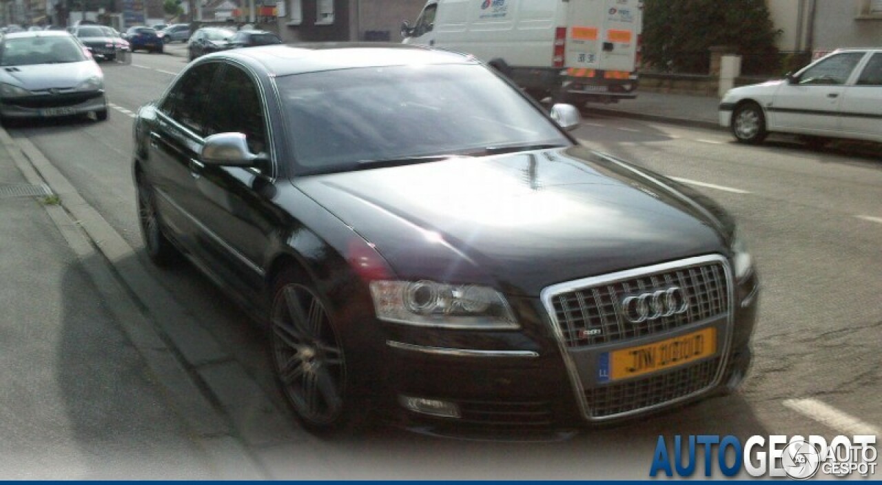 Audi S8 D3