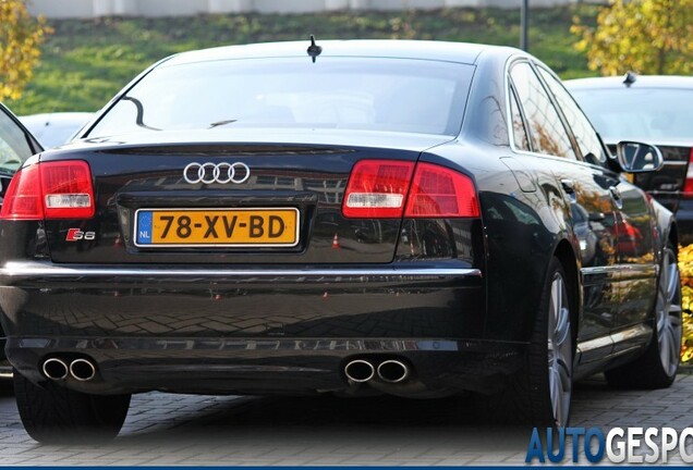 Audi S8 D3