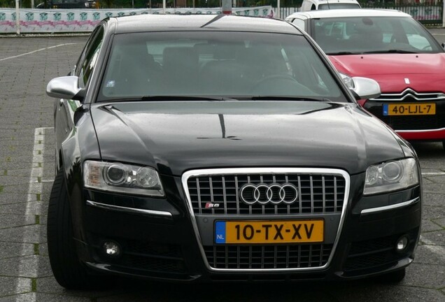 Audi S8 D3