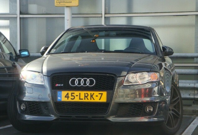 Audi RS4 Sedan