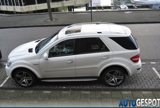 Mercedes-Benz ML 63 AMG 10th Anniversary