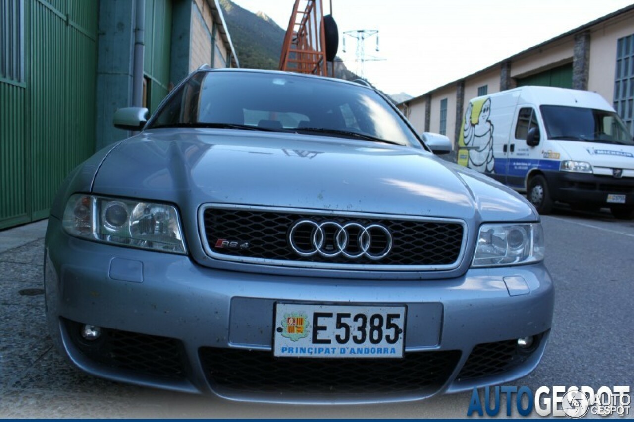 Audi RS4 Avant B5