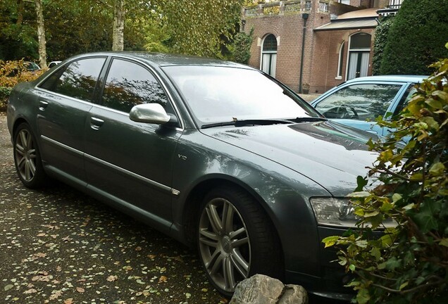 Audi S8 D3