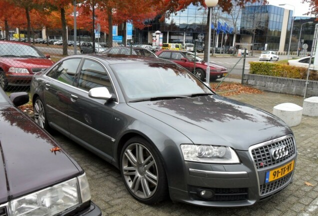 Audi S8 D3