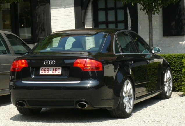 Audi RS4 Sedan