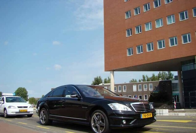 Mercedes-Benz S 65 AMG V221