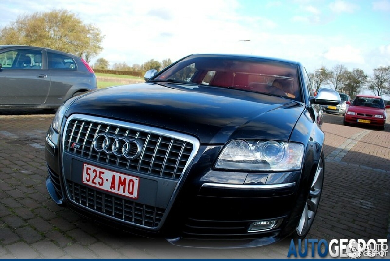 Audi S8 D3