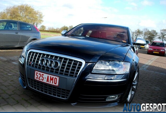 Audi S8 D3