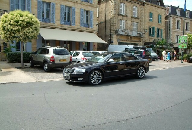 Audi S8 D3