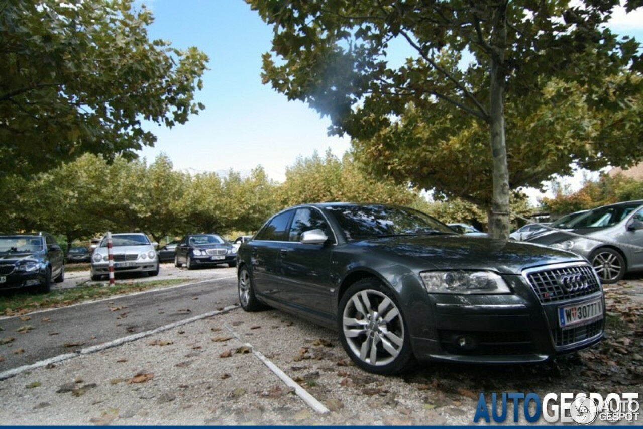 Audi S8 D3