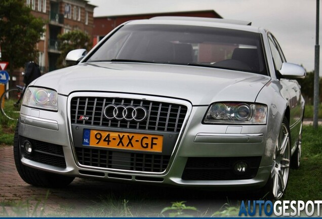 Audi S8 D3