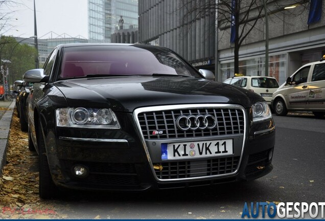 Audi S8 D3