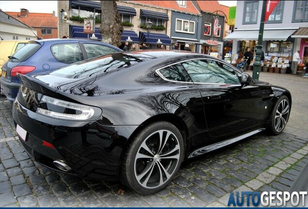 Aston Martin V12 Vantage Carbon Black Edition