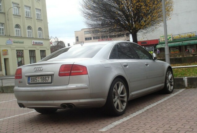 Audi S8 D3