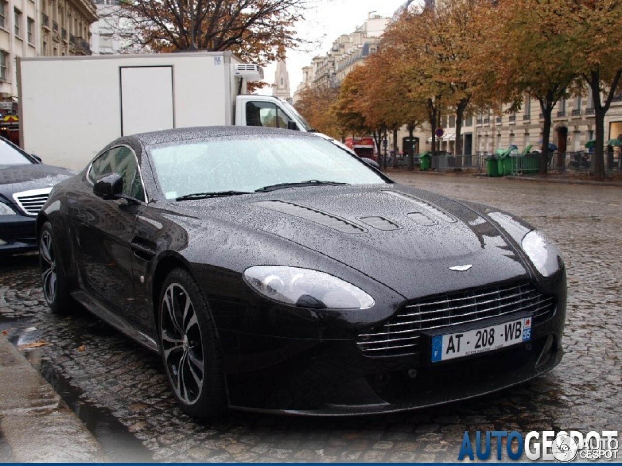 Aston Martin V12 Vantage Carbon Black Edition