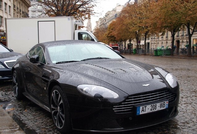 Aston Martin V12 Vantage Carbon Black Edition