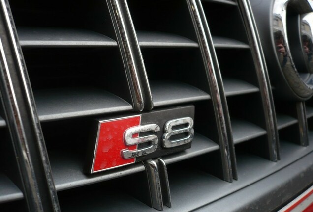 Audi S8 D3