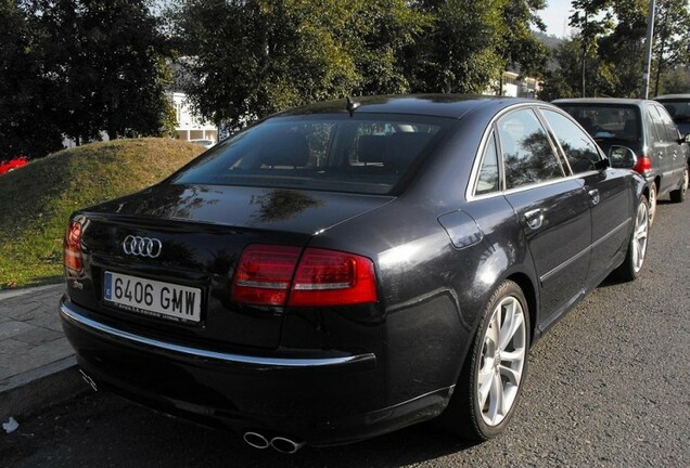 Audi S8 D3