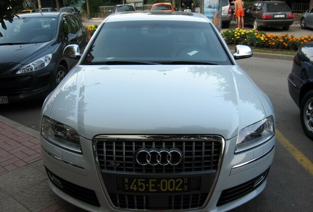 Audi S8 D3