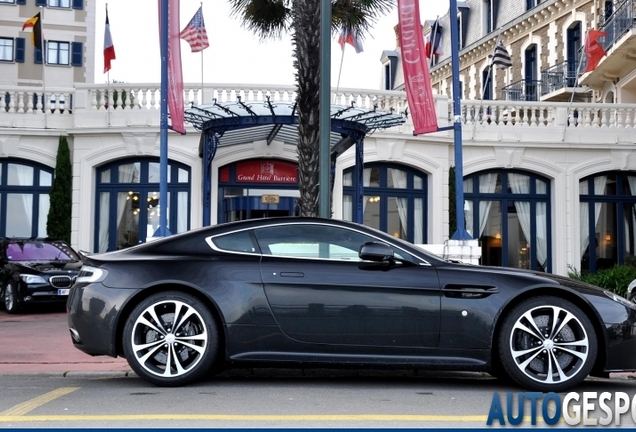 Aston Martin V12 Vantage Carbon Black Edition