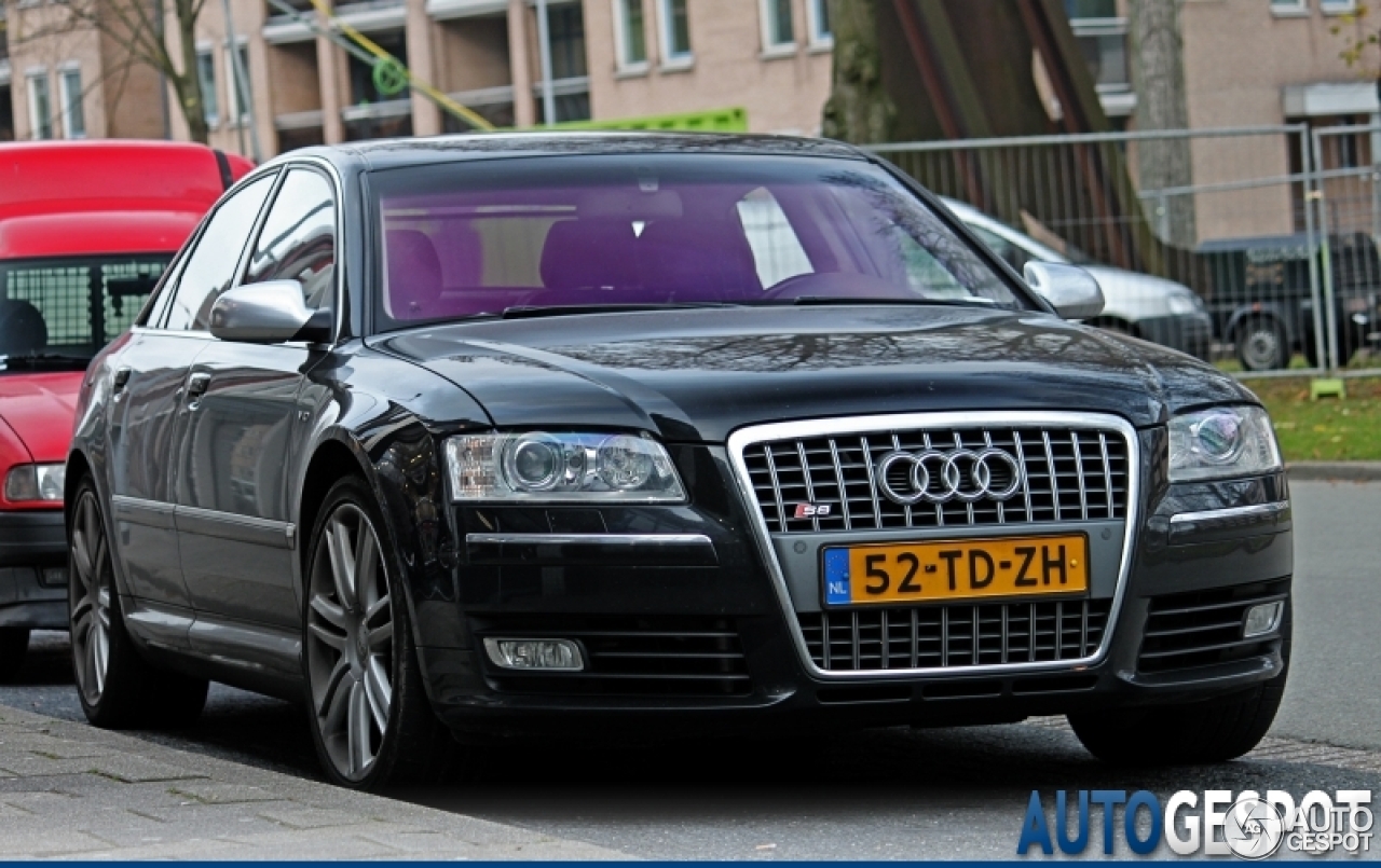 Audi S8 D3