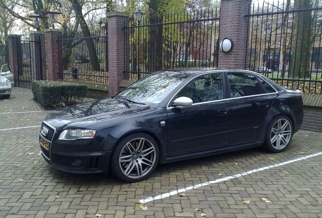 Audi RS4 Sedan