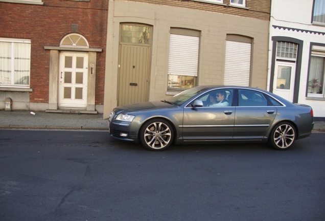 Audi S8 D3