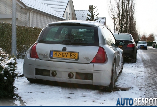 Renault Clio V6