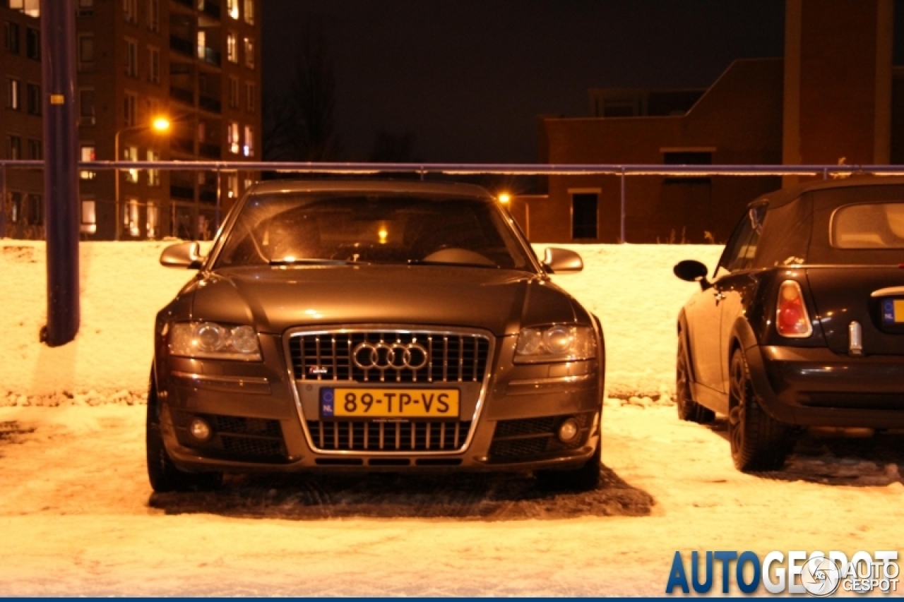 Audi S8 D3