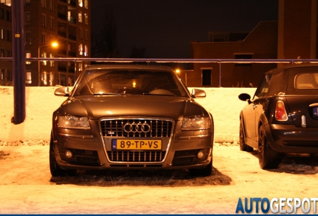 Audi S8 D3