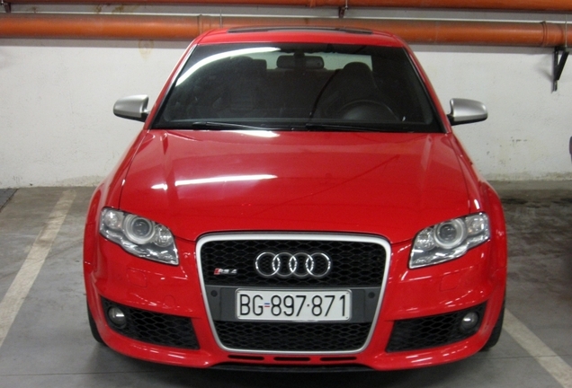 Audi RS4 Sedan