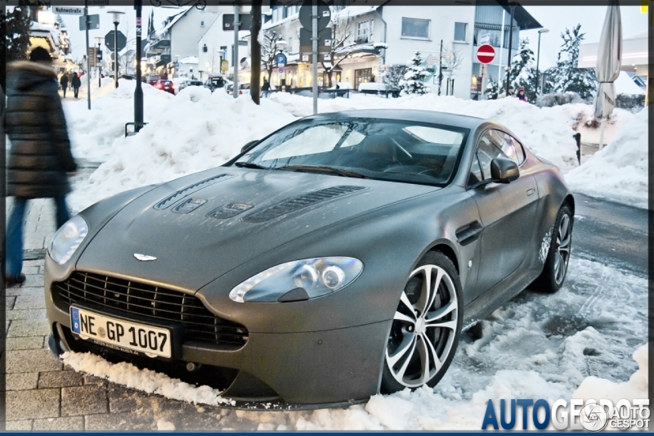 Aston Martin V12 Vantage