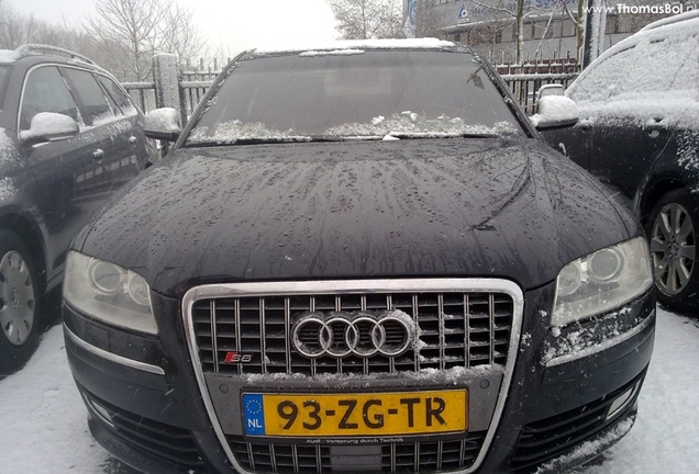 Audi S8 D3