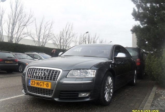 Audi S8 D3