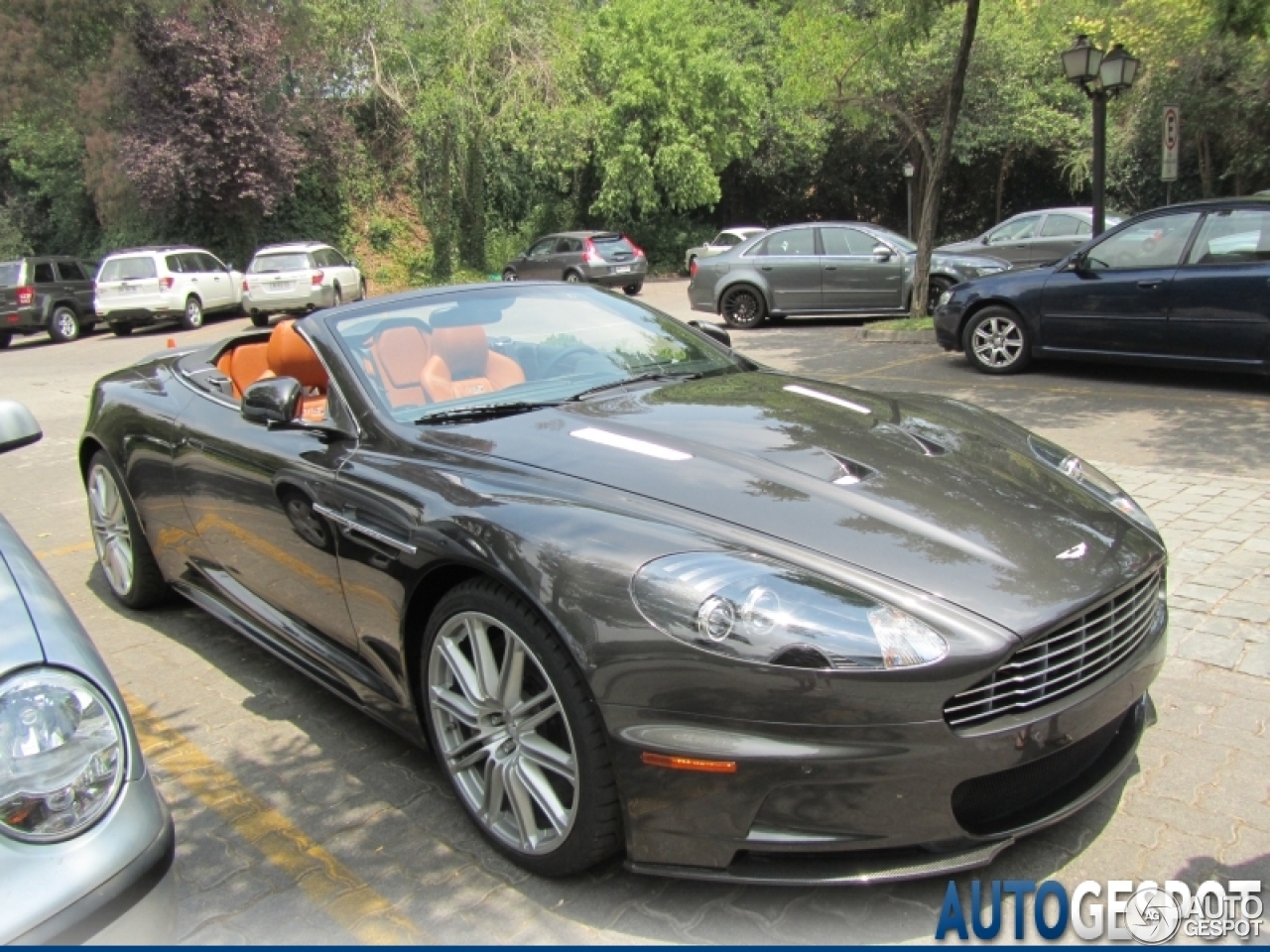 Aston Martin DBS Volante