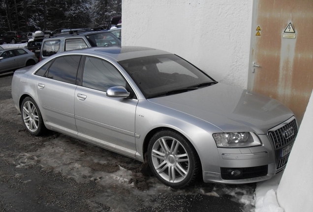 Audi S8 D3