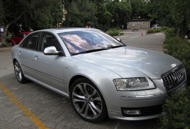 Audi S8 D3