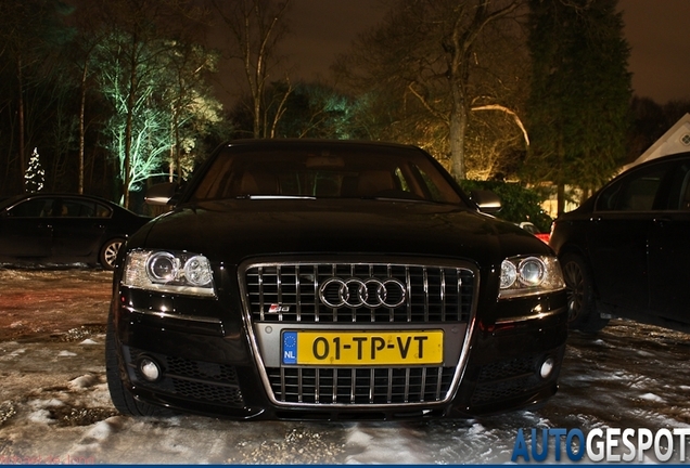 Audi S8 D3