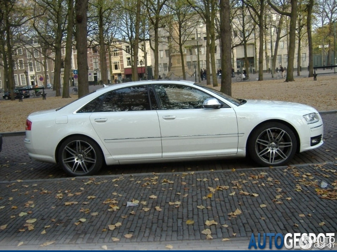 Audi S8 D3