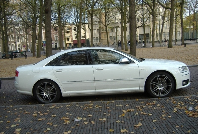 Audi S8 D3