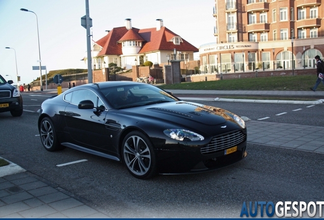 Aston Martin V12 Vantage Carbon Black Edition