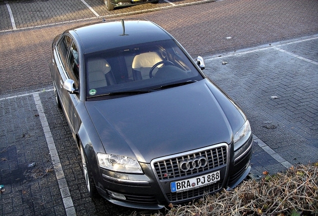 Audi S8 D3