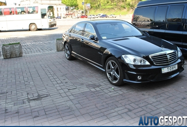 Mercedes-Benz S 65 AMG V221