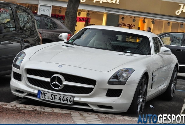 Mercedes-Benz SLS AMG