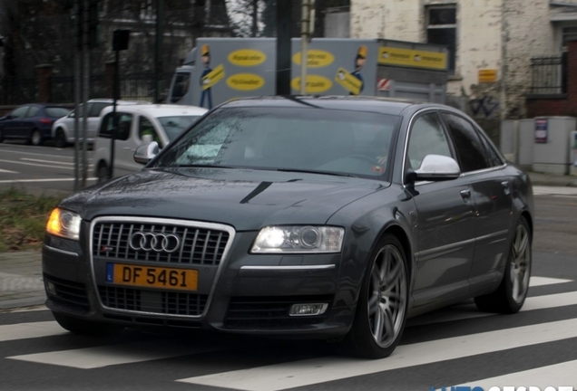 Audi S8 D3