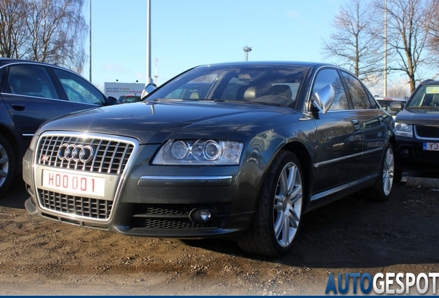 Audi S8 D3