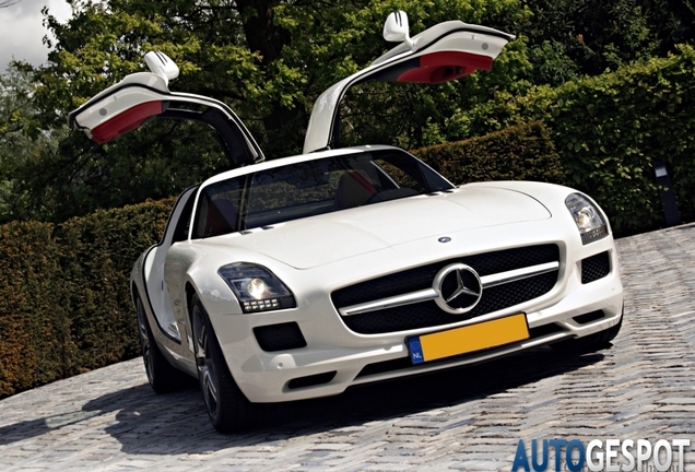 Mercedes-Benz SLS AMG